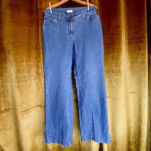 Stylish denim boot cut/slightly wide leg unique pockets and belt loop trim jean